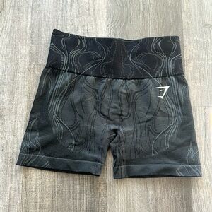 Gymshark 4” shorts Black fun pattern